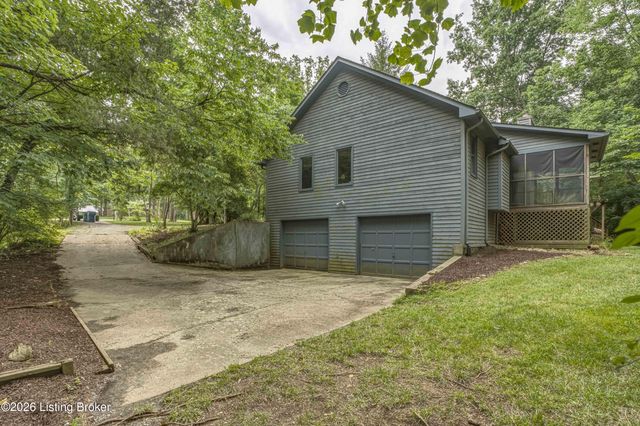 3000 Paddock Ln, La Grange, KY 40031