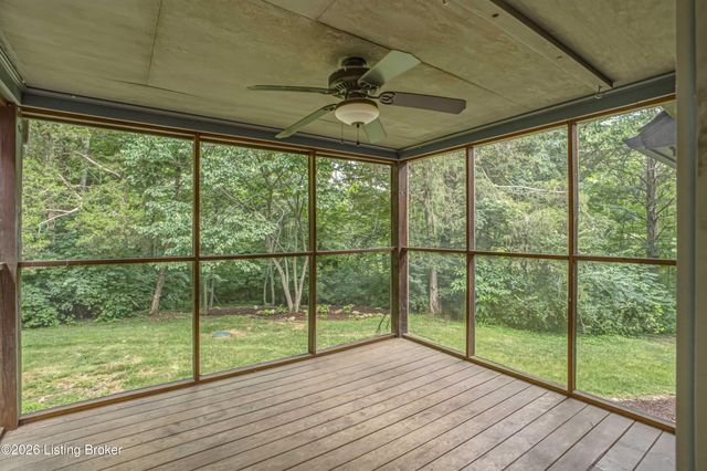 3000 Paddock Ln, La Grange, KY 40031