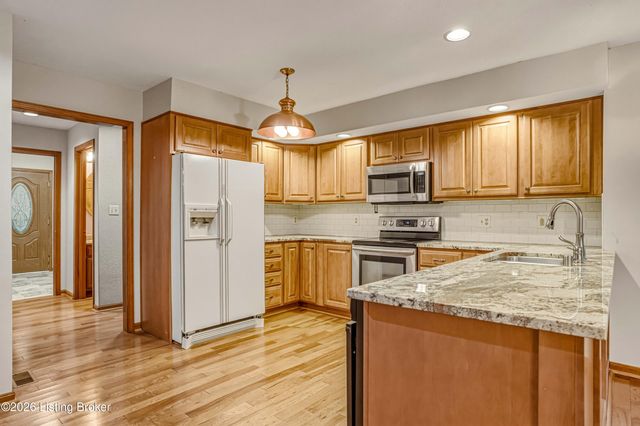 3000 Paddock Ln, La Grange, KY 40031