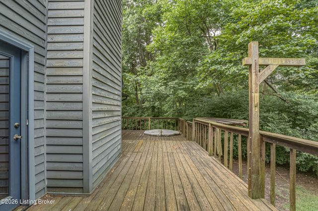 3000 Paddock Ln, La Grange, KY 40031
