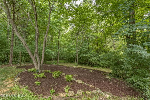 3000 Paddock Ln, La Grange, KY 40031