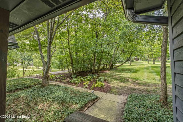 3000 Paddock Ln, La Grange, KY 40031