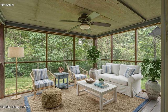 3000 Paddock Ln, La Grange, KY 40031