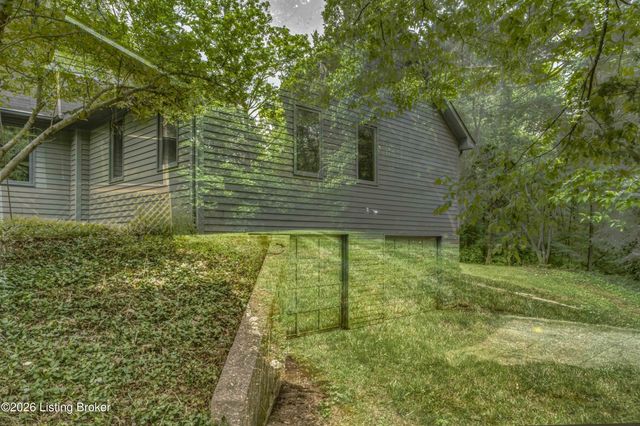 3000 Paddock Ln, La Grange, KY 40031