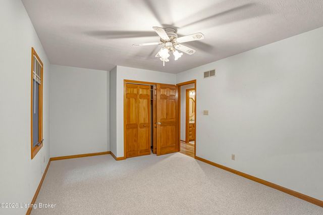 3000 Paddock Ln, La Grange, KY 40031