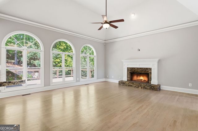 426 Clubview Drive, Woodstock, GA 30189