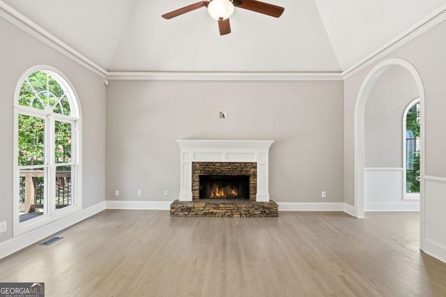 426 Clubview Drive, Woodstock, GA 30189