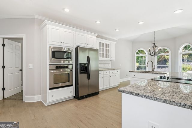 426 Clubview Drive, Woodstock, GA 30189