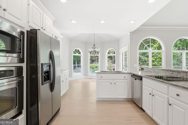 426 Clubview Drive, Woodstock, GA 30189