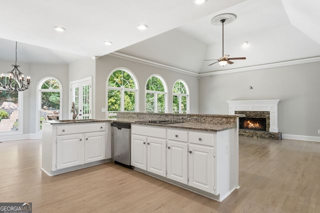 426 Clubview Drive, Woodstock, GA 30189