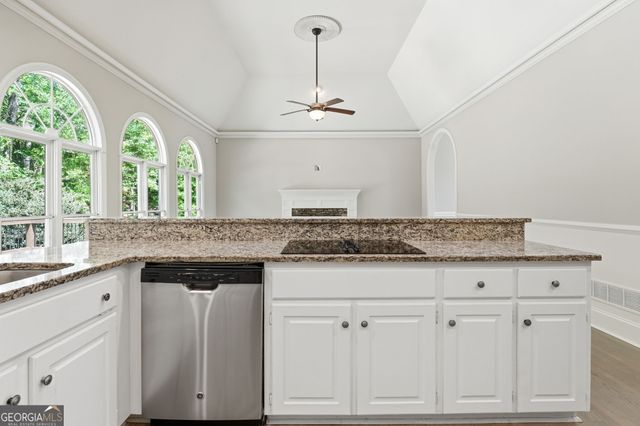 426 Clubview Drive, Woodstock, GA 30189