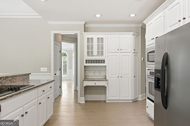 426 Clubview Drive, Woodstock, GA 30189