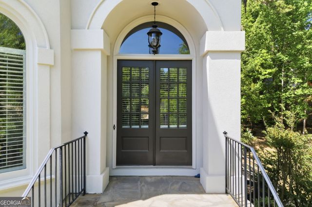 426 Clubview Drive, Woodstock, GA 30189