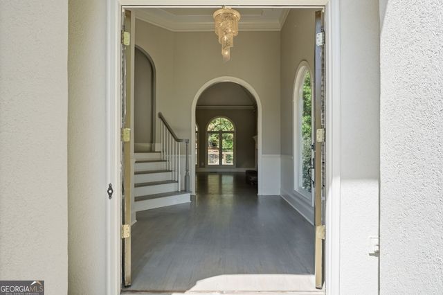 426 Clubview Drive, Woodstock, GA 30189