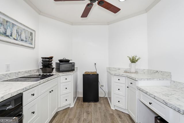 426 Clubview Drive, Woodstock, GA 30189