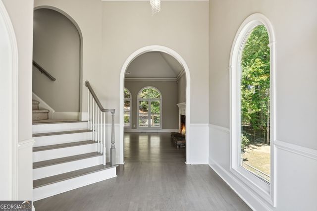 426 Clubview Drive, Woodstock, GA 30189