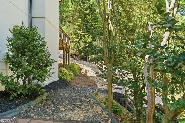 426 Clubview Drive, Woodstock, GA 30189