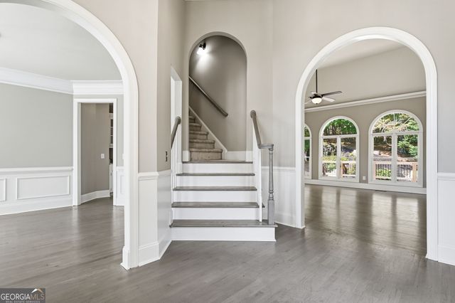 426 Clubview Drive, Woodstock, GA 30189