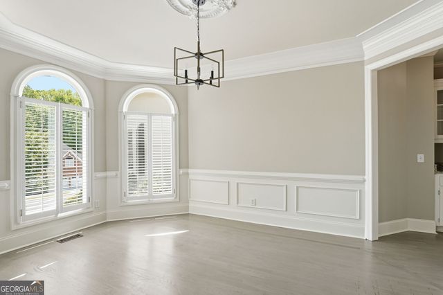 426 Clubview Drive, Woodstock, GA 30189