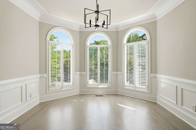 426 Clubview Drive, Woodstock, GA 30189