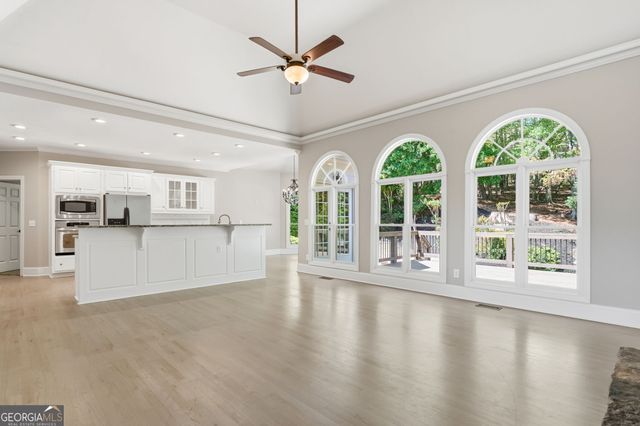 426 Clubview Drive, Woodstock, GA 30189