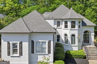 426 Clubview Drive, Woodstock, GA 30189