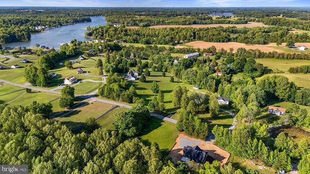 201 SECLUSION SHORES DR, Mineral, VA 23117