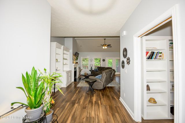 330 Stonebriar Dr, Elizabethtown, KY 42701