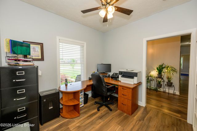 330 Stonebriar Dr, Elizabethtown, KY 42701
