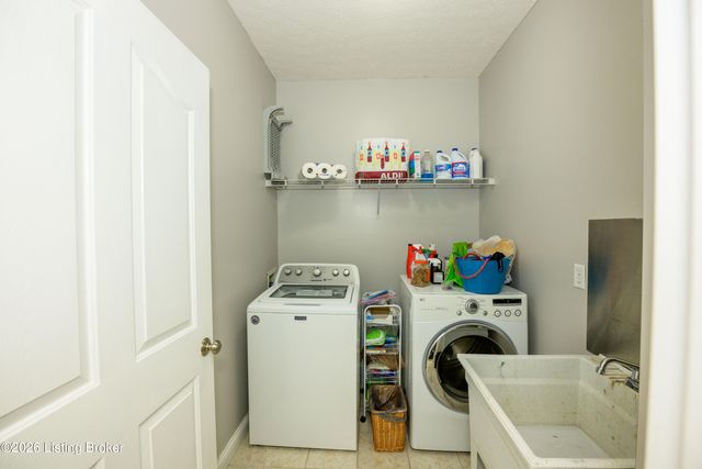 330 Stonebriar Dr, Elizabethtown, KY 42701