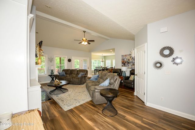 330 Stonebriar Dr, Elizabethtown, KY 42701