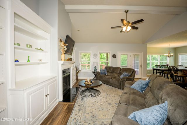 330 Stonebriar Dr, Elizabethtown, KY 42701