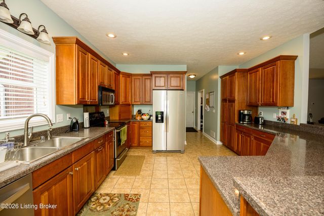 330 Stonebriar Dr, Elizabethtown, KY 42701