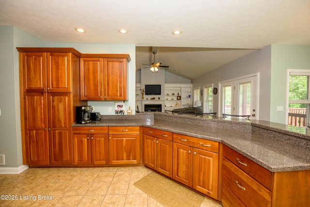 330 Stonebriar Dr, Elizabethtown, KY 42701