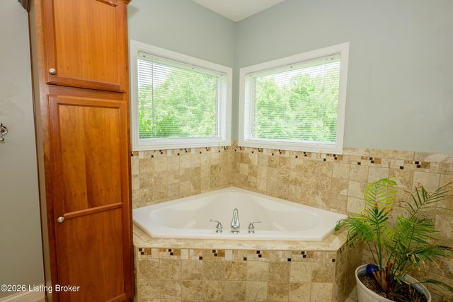 330 Stonebriar Dr, Elizabethtown, KY 42701