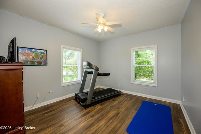 330 Stonebriar Dr, Elizabethtown, KY 42701