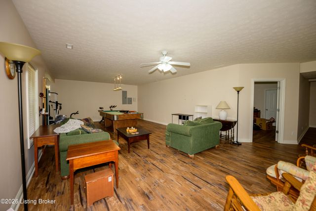 330 Stonebriar Dr, Elizabethtown, KY 42701