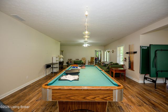 330 Stonebriar Dr, Elizabethtown, KY 42701
