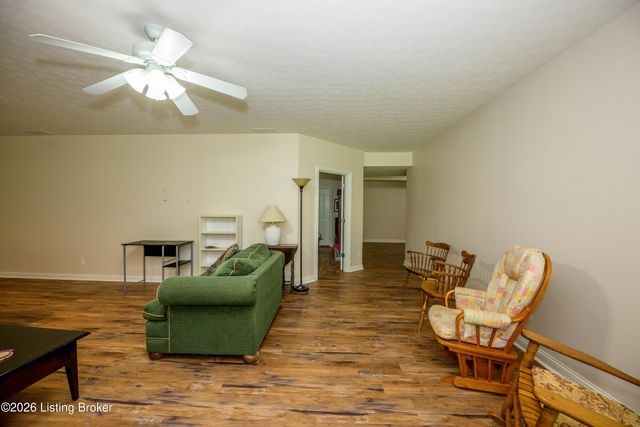 330 Stonebriar Dr, Elizabethtown, KY 42701