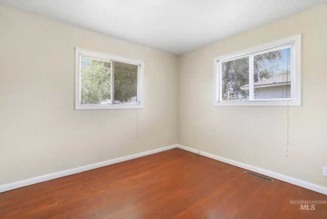 327 Monroe St, Twin Falls, ID 83301