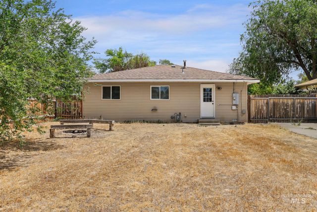 327 Monroe St, Twin Falls, ID 83301
