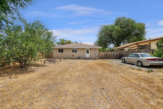 327 Monroe St, Twin Falls, ID 83301