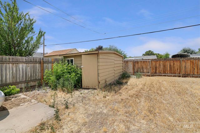 327 Monroe St, Twin Falls, ID 83301