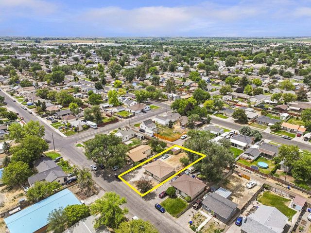 327 Monroe St, Twin Falls, ID 83301