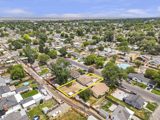 327 Monroe St, Twin Falls, ID 83301