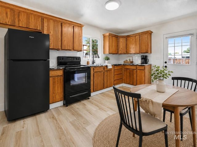 327 Monroe St, Twin Falls, ID 83301
