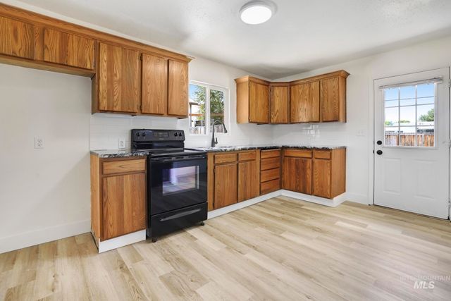 327 Monroe St, Twin Falls, ID 83301