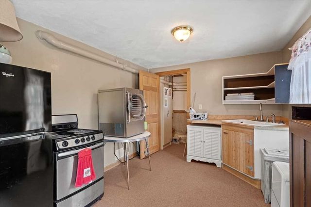 212 Grove St, Clinton, MA 01510