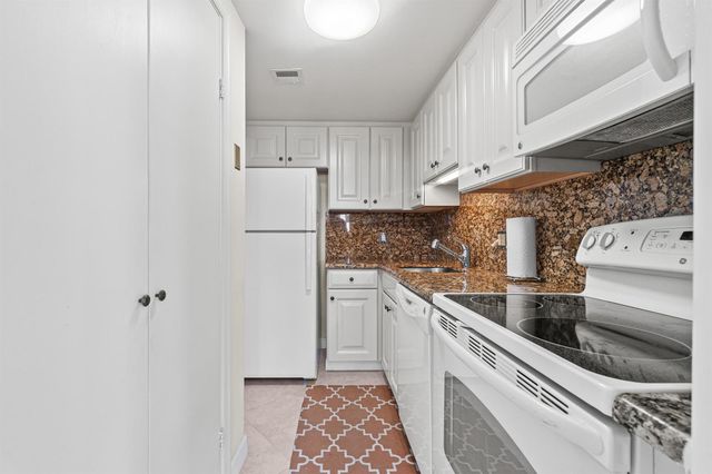 2760 S Ocean Boulevard 313, Palm Beach, FL 33480