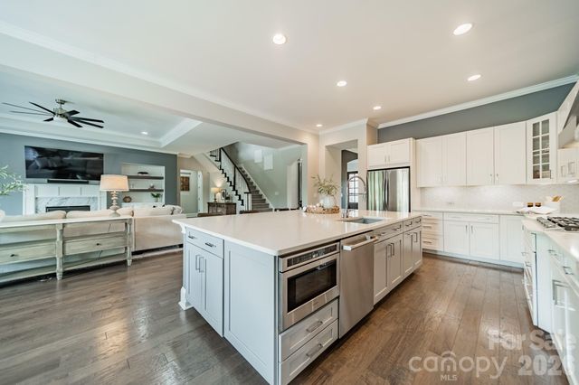 417 Wheatberry Hill Drive, Matthews, NC 28104